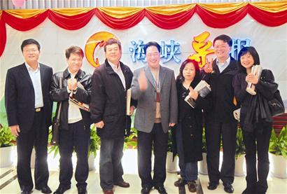 国内新闻 正文 昨天到海峡导报做客的五位台湾"名嘴,其中董智森
