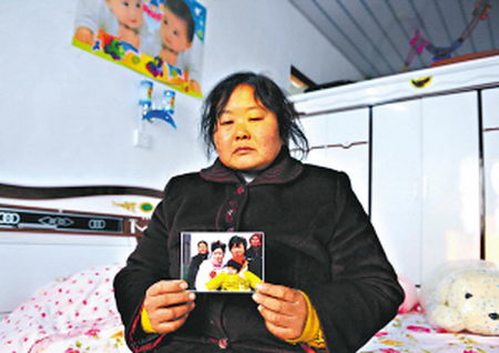 湖北监利中巴车坠江新婚小伙营救11人后遇难