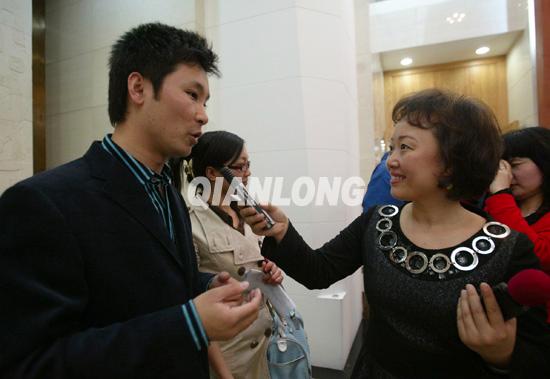 父亲简谱刘和刚-关注孤寡老人 关爱天下父母 公益慈善活动启动 2
