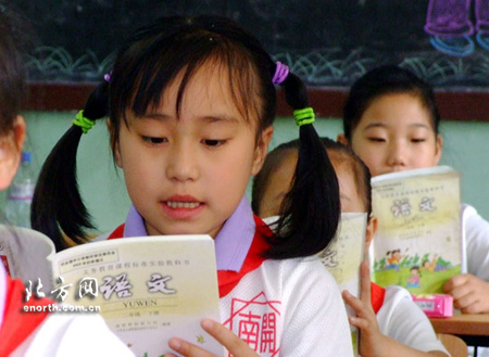 四川绵竹8岁女孩汪淼:我在天津又上学了