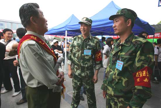 记者讲述志愿者的感人故事