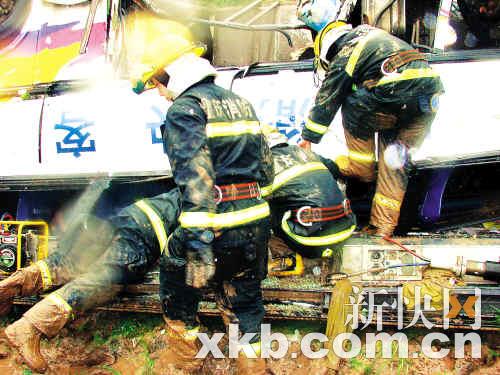 渝宜高速车祸5死16伤