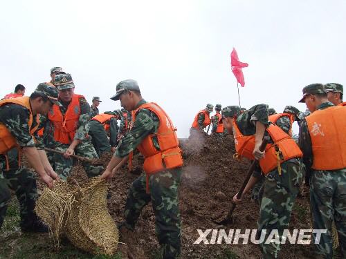 长江支流滁河遭历史第2大洪水50万人上堤防守