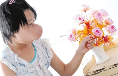 这女孩原本长得挺漂亮