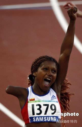 图:古巴选手打破女子百米世界纪录夺冠_
