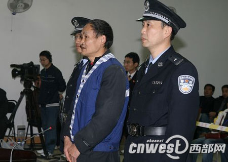 周正龙在笔录签名时故意写错名字(图)