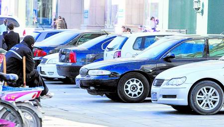 地盘不姓公也设停车场 在属于业主共有的道路