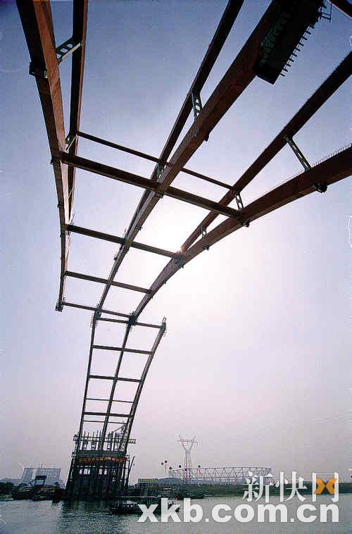 从手工业旧城镇到现代文化名城 跨越30年的纵