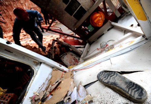 长沙工地升降机挂篮坠落17人死亡1人重伤