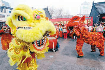 组图:沈阳新春皇寺庙会红火开幕
