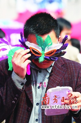 相亲戴面具相人不相己