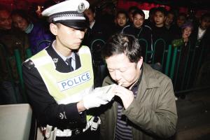 酒精测试故意吹不起 被抽血化验