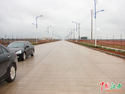 临川区:为客商营造投资环境不等不靠(图)