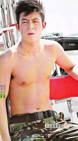 陈冠希不怕恐吓 去新加坡不穿避弹衣_新闻中心_新浪网