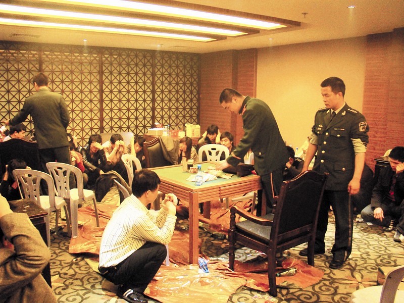 为逃避警方搜查 他把钱藏在内裤里_新闻中心_新浪网