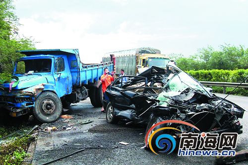 海南东线高速交通事故致3死2伤(图)