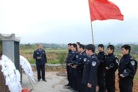 湖南辰溪县公安局民警清明祭英烈(图)