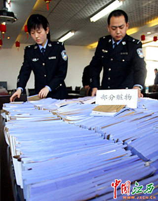 南昌警方破获建国以来最大假发票案 涉金达21