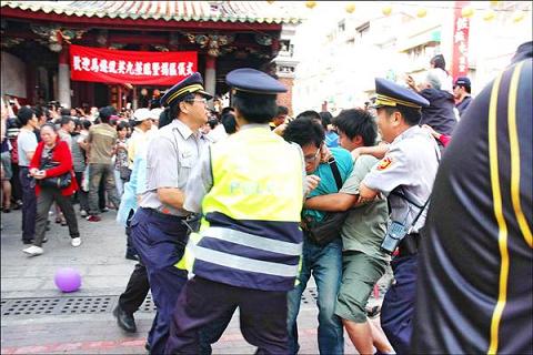台湾5名大学生抹黑大陆学历被打