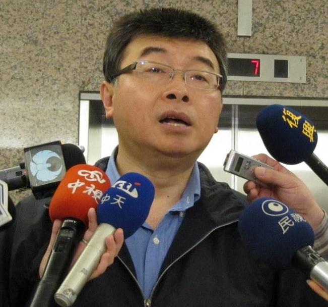 邱毅:扁一哭二闹 三恐吃排泄物!