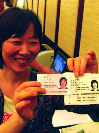 山东一家企业研制的身份证卡专用复印机,一次复印两面出图,成功解决了