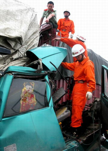 安徽芜宣高速发生连环车祸11人死亡28人受伤