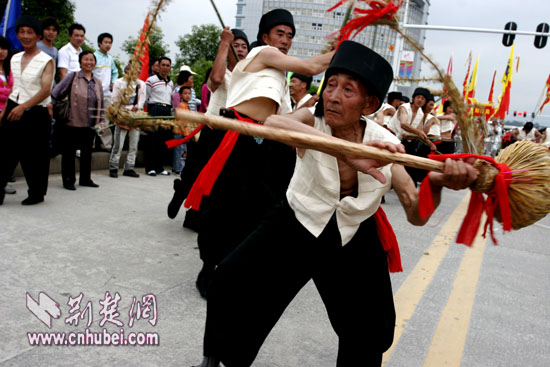 来凤·中国土家摆手舞文化旅游节盛大开幕_新闻中心_新浪网