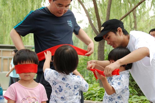 爱心家园海淀公园公益摄影展义工活动推广