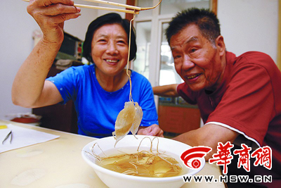 酒里泡七年人参长叶又开花(图)