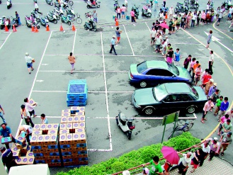 ̨�ϴ����й���Ա�ٹ���˽�������ֿ�Ȫˮ