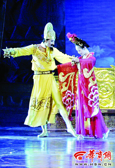 仿真机器人<em>唐明皇</em>杨贵妃世博会上当门迎(图)_