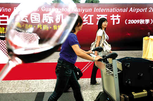 机场办红酒节旅客可免费品尝名贵红酒