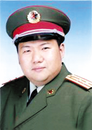 毛新宇成中国最年轻将军