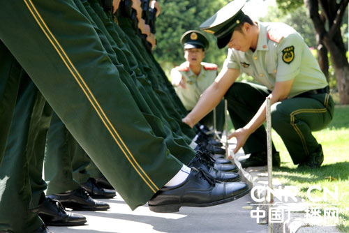 厦门武警国旗护卫队为建国60周年献礼