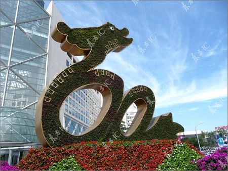 2009年9月12日,长安街沿线国庆60周年立体花坛展露"芳容.ic