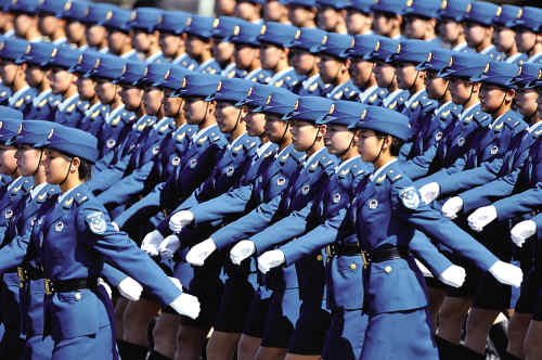 新一代铿锵玫瑰 浩然之气不缺靓丽秀美