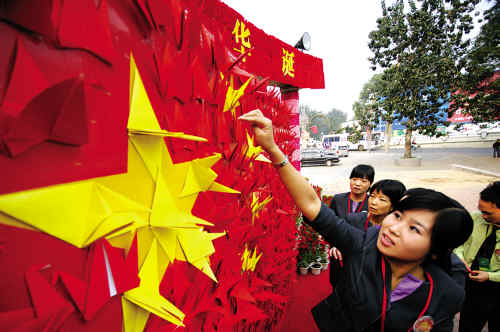 曾荫权与香港代表团在京参加观礼