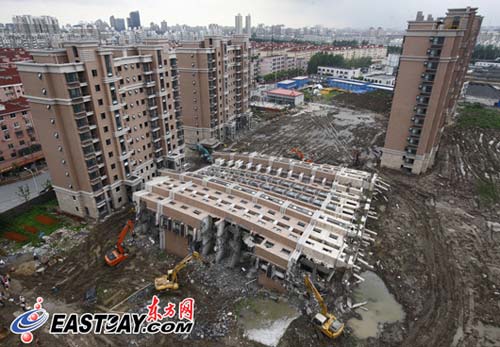 上海倒楼小区九成业主选定赔付方案多数不退房