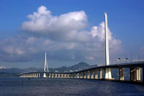 港珠澳大桥动工在即 粤港短期车牌料明年推行