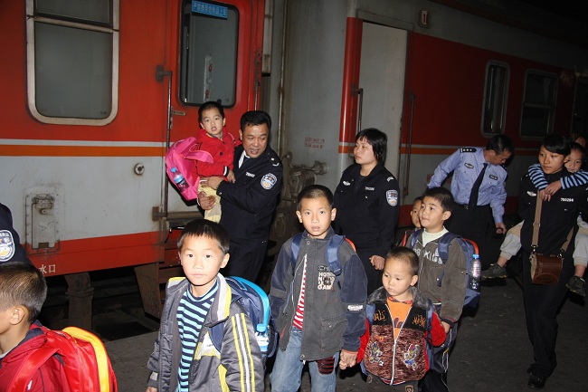 [河池日报]打拐解救任重道远 如何防拐令人深思