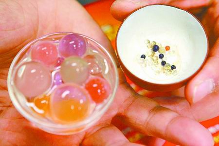 “水晶宝宝”很美很不安全 专家提醒,“水晶宝宝”中添加的工业颜料中含致癌物_新闻中心_新浪网