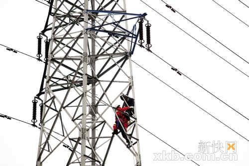 韶关男爬番禺高压电塔僵持七个钟