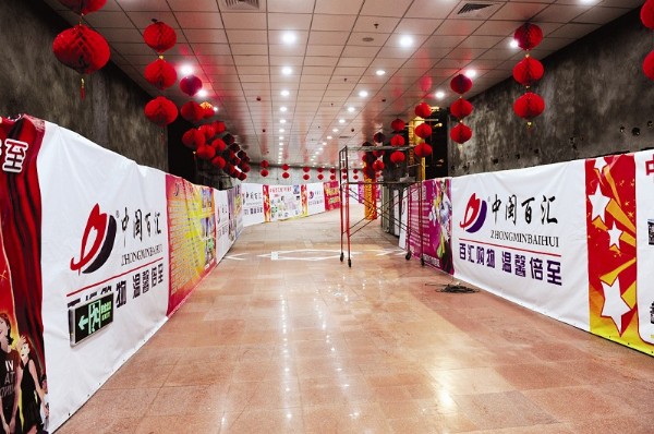 火车站前启用2条地下通道 开放4个出口配有自动扶梯