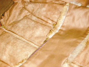 干洗店洗坏衣服赔偿2000元