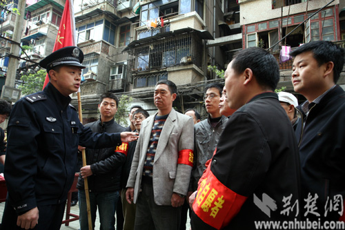 武汉首支以外来务工经商者命名的治安服务队成立