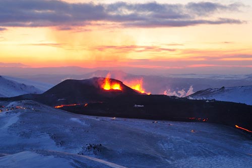 冰岛火山爆发 浓烟导致欧洲多国关闭领空