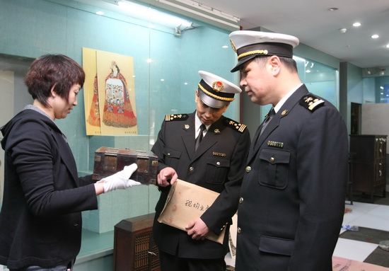 沈阳海关上门验放韩国珍贵民俗文物[图]