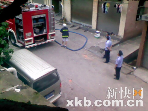 广州男子持枪打伤警察晚八时许被击毙