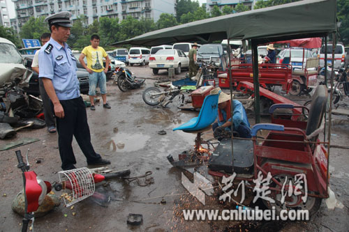 武汉交警集中销毁“三类车”2300余辆