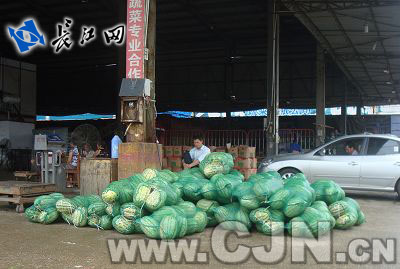 连日暴雨导致武汉菜价普遍上涨15%